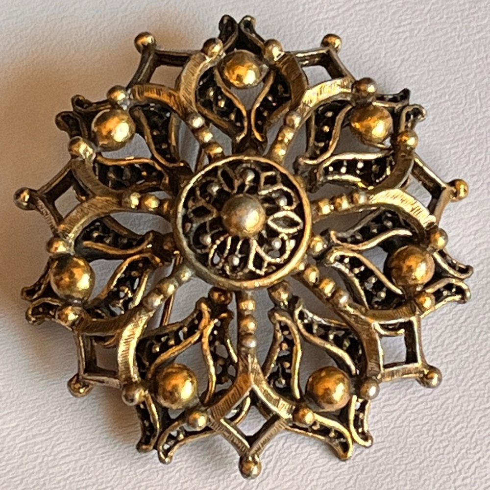 Vintage Hedy Brooch EUC